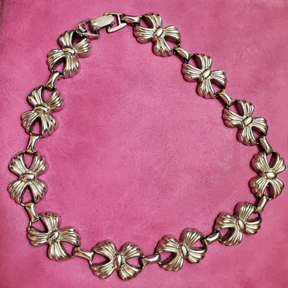 Vintage Bow Necklace "Choker" Length Not Tight